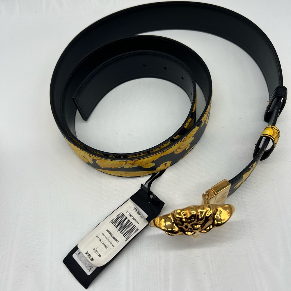 Versace
Medusa Buckle Reversible Leather Belt - Picture 2 of 5